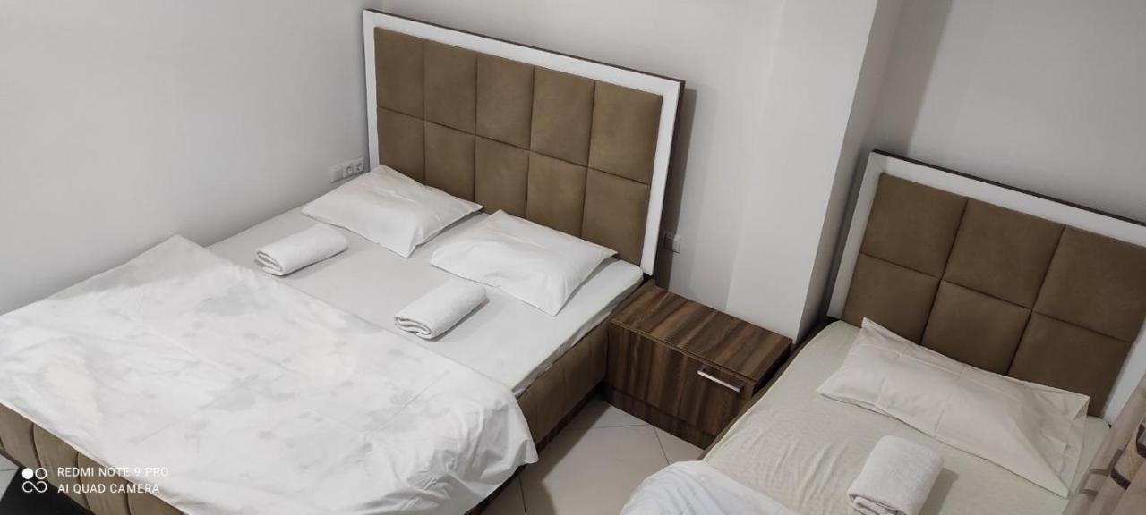Hostel Heimli Приштина Екстер'єр фото