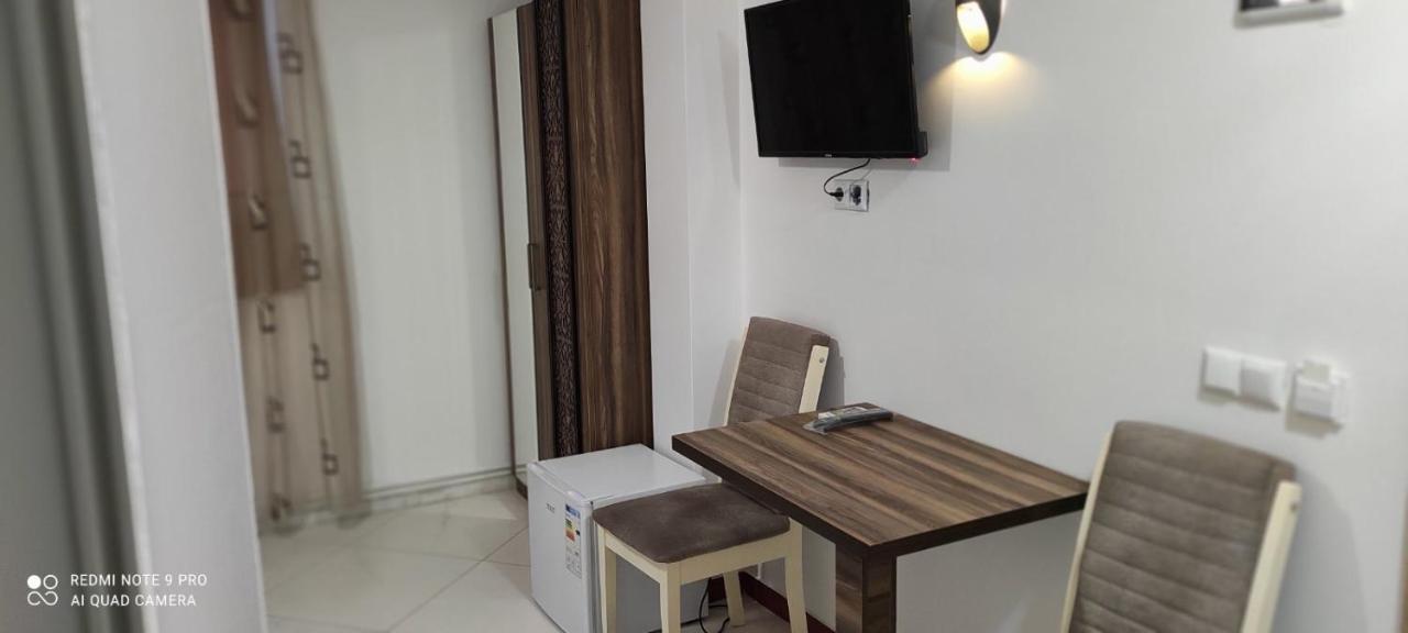 Hostel Heimli Приштина Екстер'єр фото