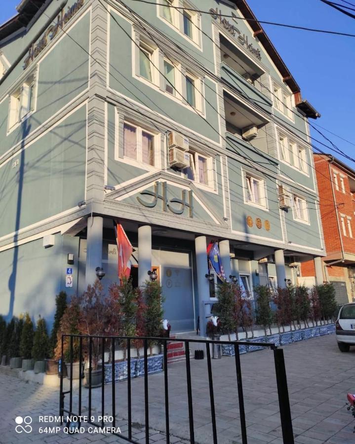 Hostel Heimli Приштина Екстер'єр фото