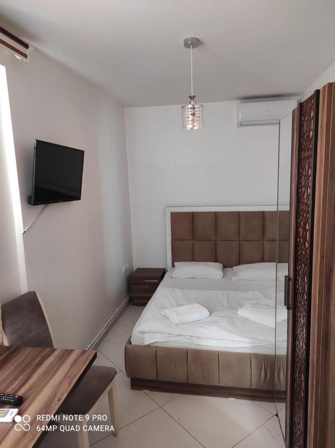 Hostel Heimli Приштина Екстер'єр фото