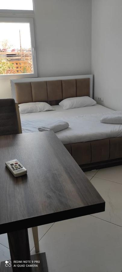 Hostel Heimli Приштина Екстер'єр фото