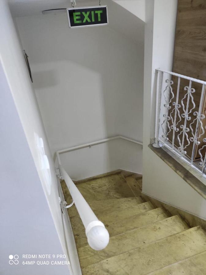 Hostel Heimli Приштина Екстер'єр фото