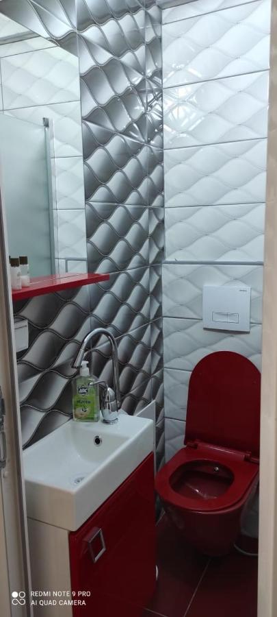Hostel Heimli Приштина Екстер'єр фото
