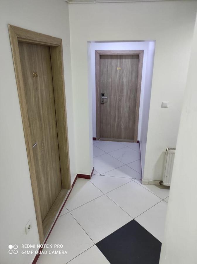Hostel Heimli Приштина Екстер'єр фото