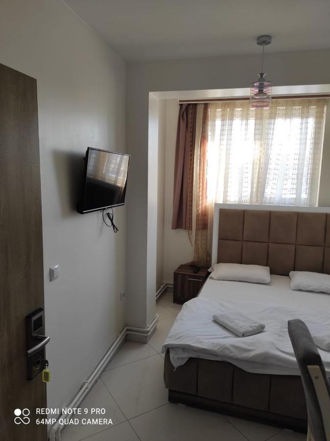 Hostel Heimli Приштина Екстер'єр фото
