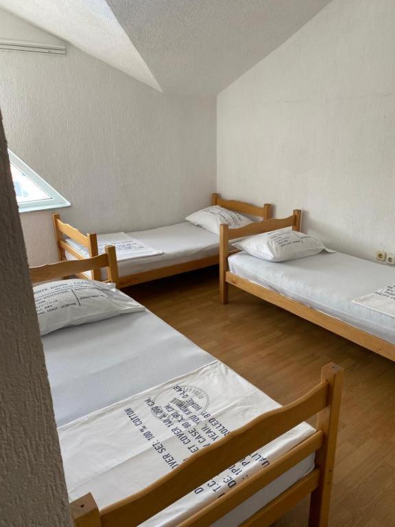 Hostel Heimli Приштина Екстер'єр фото