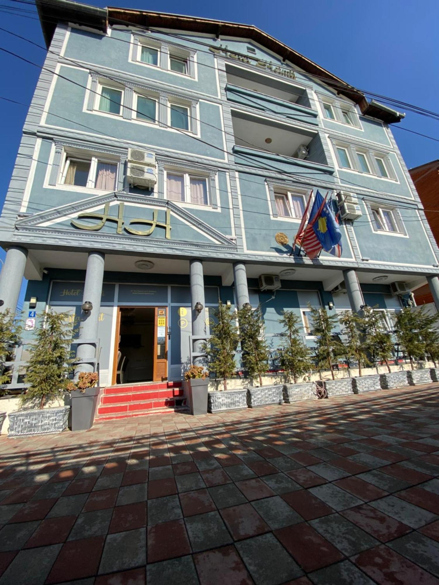 Hostel Heimli Приштина Екстер'єр фото